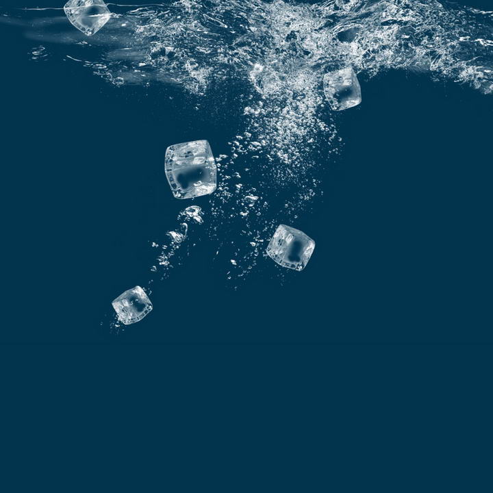 掉落到水中的冰块效果图片免抠素材 设计盒子