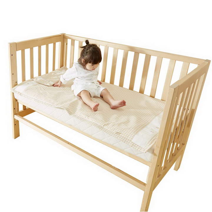 木制婴儿床使用效果展示png图片透明背景免抠素材