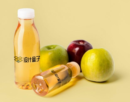 3颗苹果和两瓶橙色果汁苹果醋饮料瓶包装样机7683848图片素材
