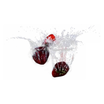 草莓掉落水中飞溅起来的半透明水花浪花水效果1651624png图片免抠素材